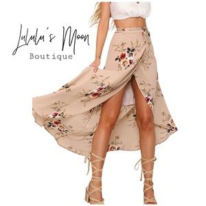 NWT Boho floral tie up skirt